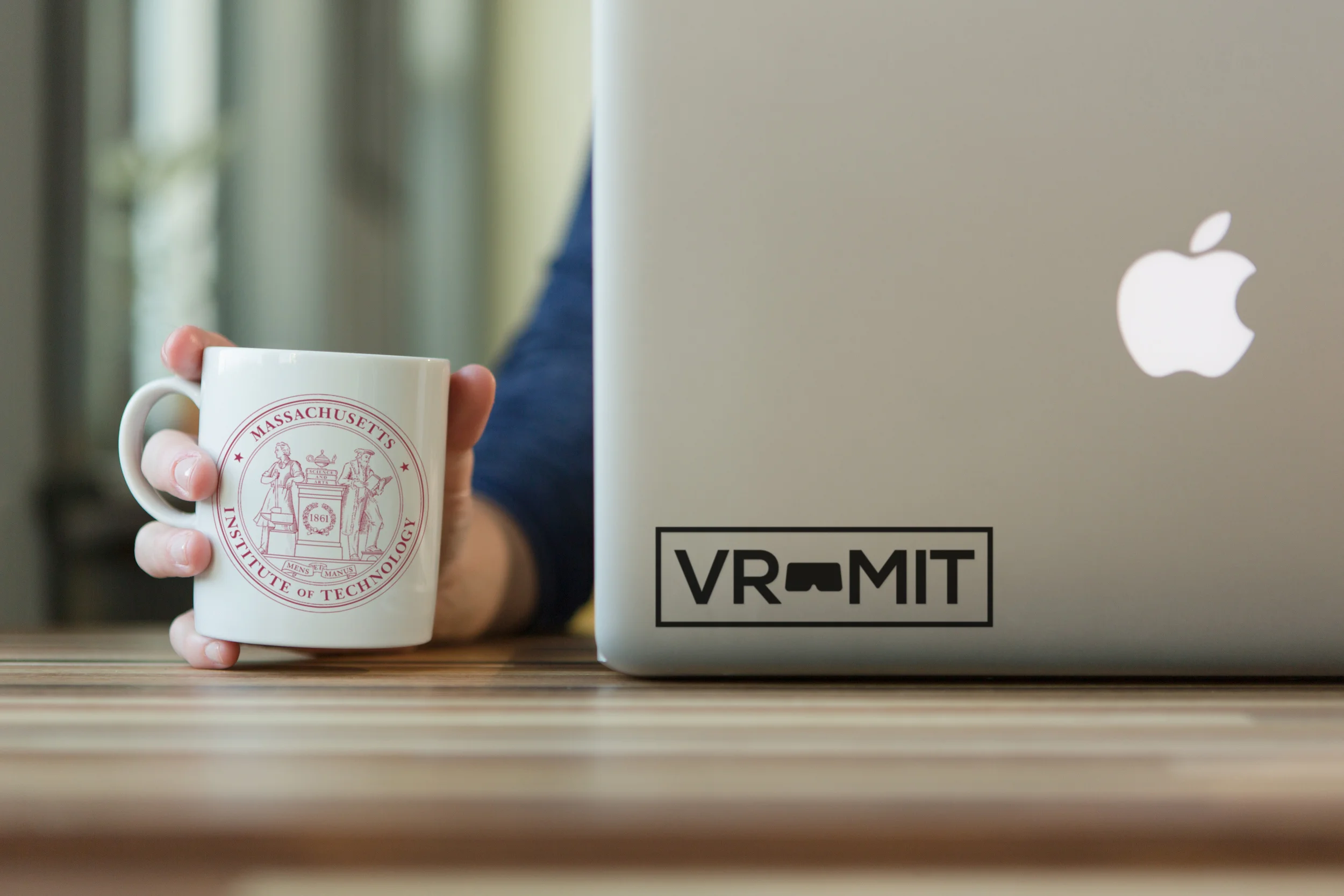 Se você andar pelo campus, provavelmente vai ver um laptop com esse adesivo.